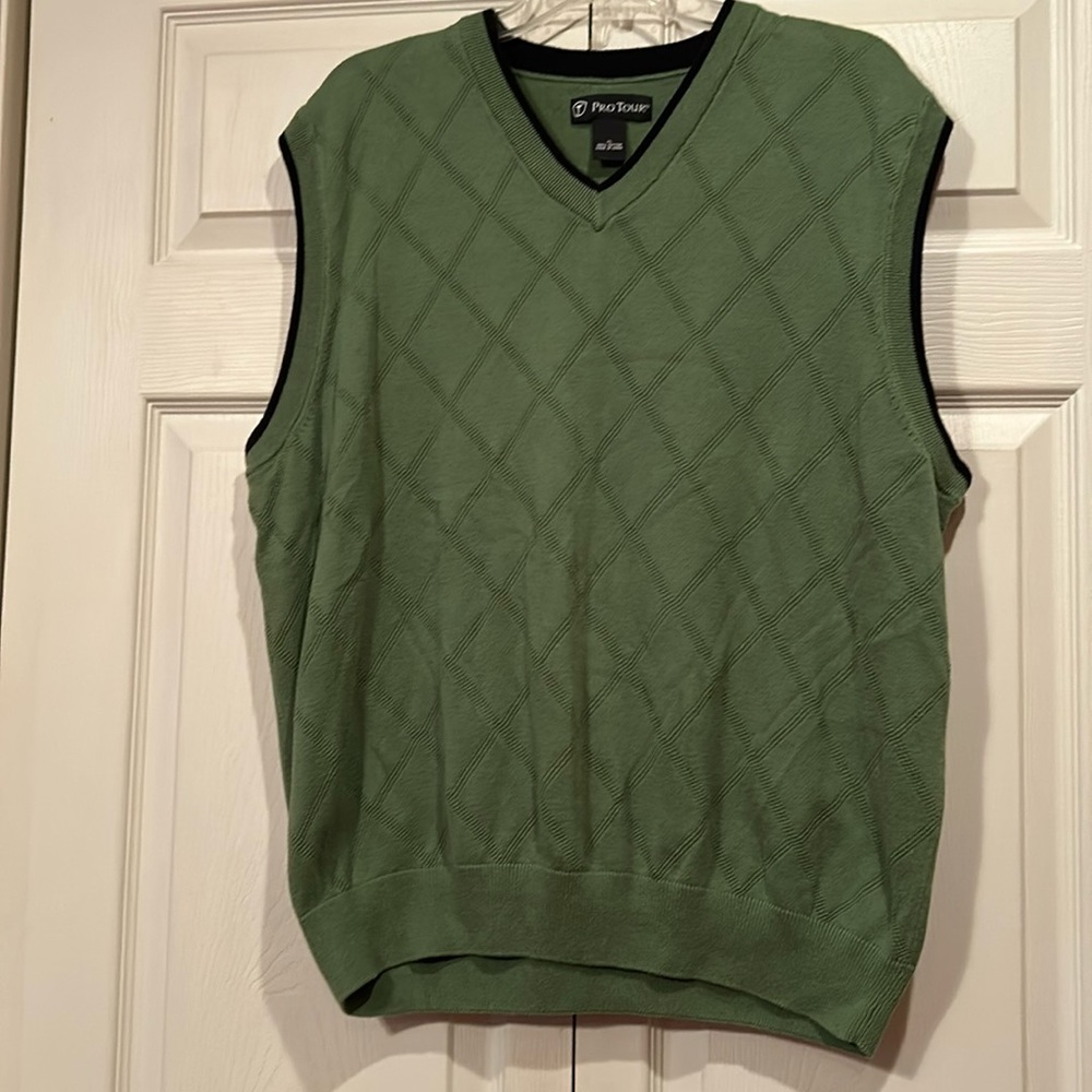 Pro Tour XL - V Neck, Green Golf Vest w/Black Accent, Diamond Pattern Front